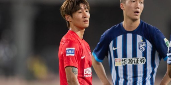 开云体育最新网址-2红7黄！三镇战蓉城场面火爆 韦世豪染红公开致歉