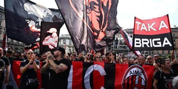 开云体育最新网址-意大利为贝卢斯科尼国葬，米兰球迷送别最伟大主席